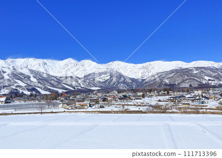 Winter in Hakuba: Clear skies in the Northern Alps 111713396