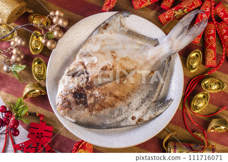 Fried white pomfret 111716071