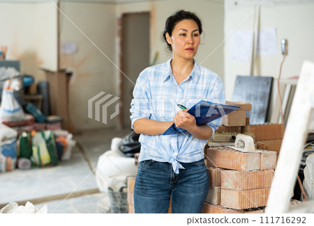 Asian woman takes notes on a tablet Asian woman takes notes on a tablet 111716292