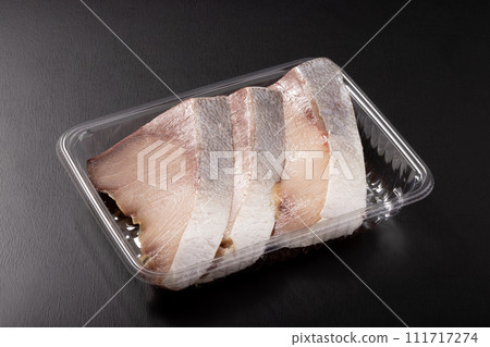 [Produced in Hokkaido] Shioburi, cold wind-dried (pickled in the mountains with salt, dried and aged in the beach breeze for 5 to 7 days) 111717274