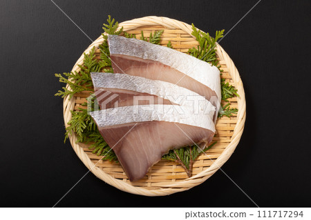 [Produced in Hokkaido] Shioburi, cold wind-dried (pickled in the mountains with salt, dried and aged in the beach breeze for 5 to 7 days) 111717294