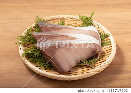 [Produced in Hokkaido] Shioburi, cold wind-dried (pickled in the mountains with salt, dried and aged in the beach breeze for 5 to 7 days) 111717302
