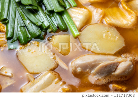 馬鈴薯jjigae，烹飪場景。 111717308