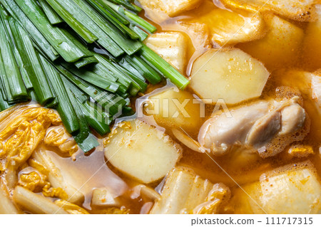 馬鈴薯jjigae，烹飪場景。 111717315