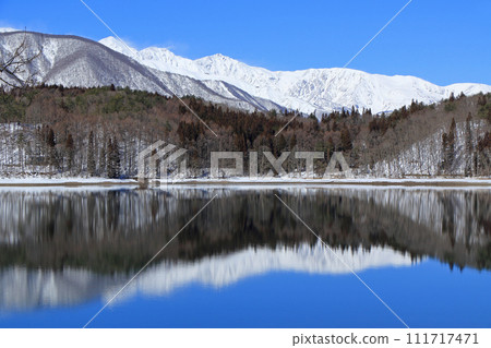 冬天的青木湖和白馬宮山 冬天的青木湖和白馬宮山 111717471