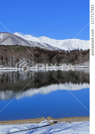 冬天的青木湖和白馬宮山 冬天的青木湖和白馬宮山 111717481