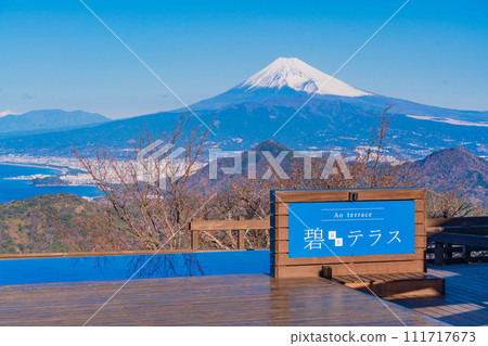 （靜岡縣）伊豆全景公園 Ao Terrace 外的富士山被白雪覆蓋 111717673