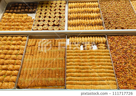 turkish dessert baklava selling at shop  111717726