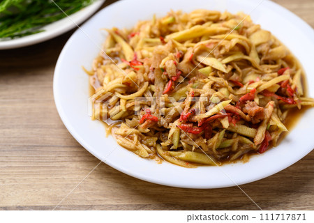 Thai food, Spicy mango salad with dry shrimp eating with fresh vegetables Thai food, Spicy mango salad with dry shrimp eating with fresh vegetables 111717871