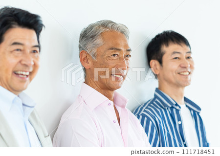 老人微笑排隊 111718451