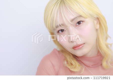 natural beauty of young woman 111719921