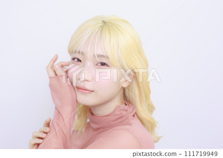 natural beauty of young woman natural beauty of young woman 111719949