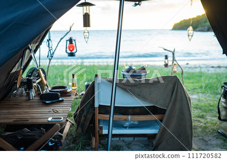 Camp style Solo camp Day camp Inside the tent Tent setup Camp style Solo camp Day camp Inside the tent Tent setup 111720582