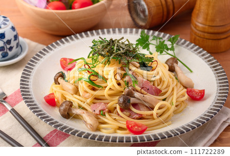 日式蘑菇意大利面 111722289