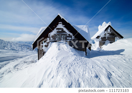 Moriyoshi evacuation hut and Moriyoshi Shrine in the middle of winter, Akita Prefecture 111723183