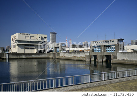 從船橋港水上公園看到的蝦河排水泵站 111723430