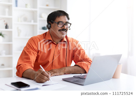 Concentrated mature indian man have online training Concentrated mature indian man have online training 111725524