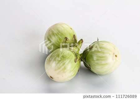 Raw green round eggplant vegetable Raw green round eggplant vegetable 111726089