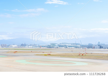 清澈的藍天和福岡機場 111726268