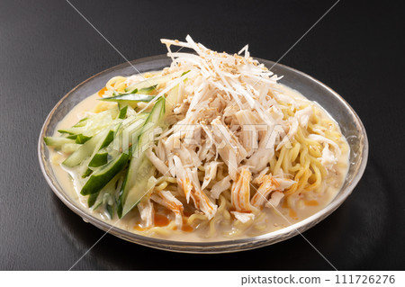 Chicken fillet soy milk chilled noodles 111726276