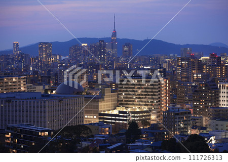 福岡市和福岡塔的夜景 福岡市和福岡塔的夜景 111726313
