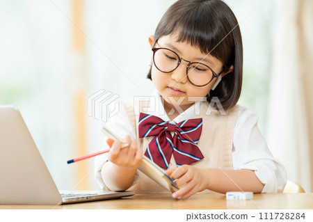 在線上課的女孩 111728284