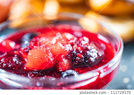 吐司和覆盆子醬 111729170