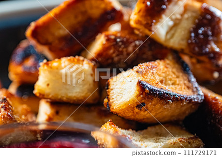 吐司和覆盆子醬 111729171