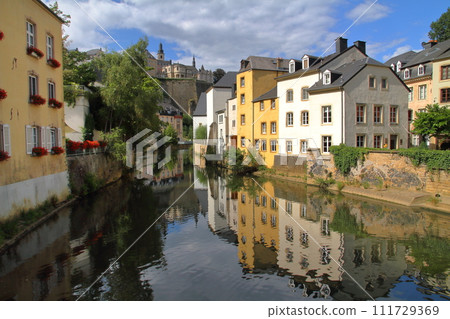 比荷盧經濟聯盟國家、世界文化遺產盧森堡大公國首都格倫德(低地)阿爾澤特河畔的風景 比荷盧經濟聯盟國家、世界文化遺產盧森堡大公國首都格倫德(低地)阿爾澤特河畔的風景 111729369