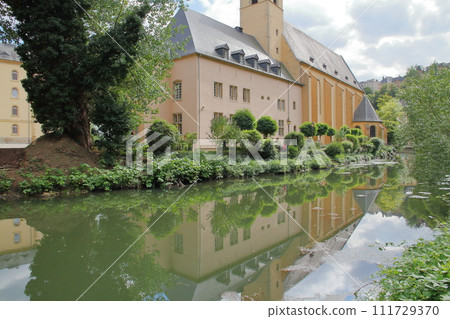 比荷盧經濟聯盟國家、世界文化遺產盧森堡大公國首都格倫德(低地)阿爾澤特河畔的風景 比荷盧經濟聯盟國家、世界文化遺產盧森堡大公國首都格倫德(低地)阿爾澤特河畔的風景 111729370