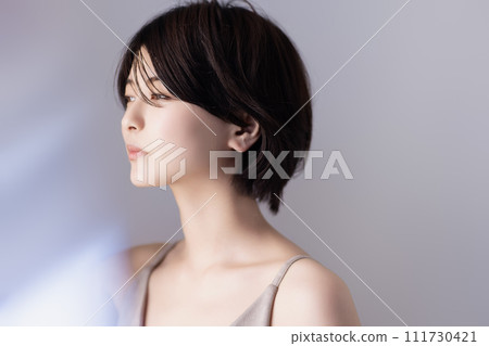 Beauty image of a young black-haired woman 111730421
