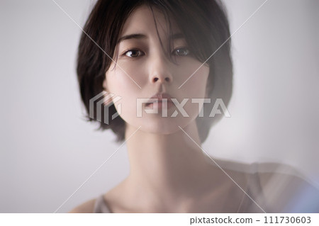 Beauty image of a young black-haired woman Beauty image of a young black-haired woman 111730603