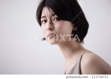 Beauty image of a young black-haired woman 111730711