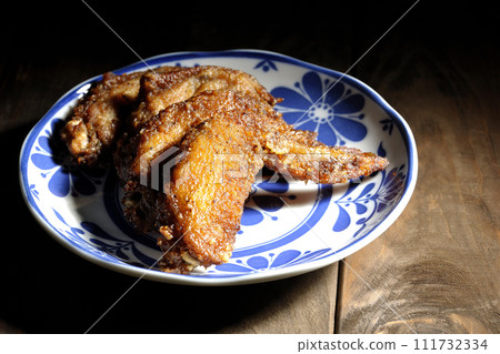 fried chicken wings 111732334