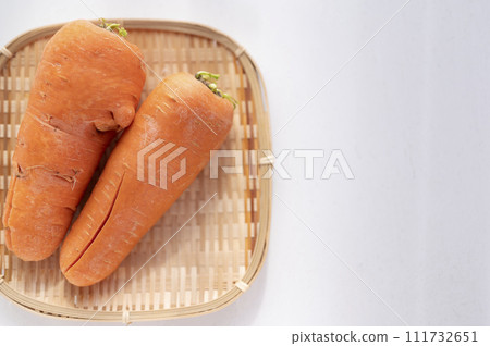 Substandard vegetables, carrots that cannot be shipped 111732651