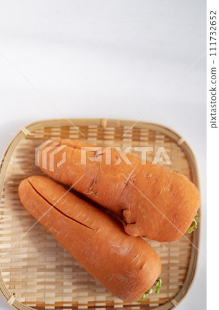 Substandard vegetables, carrots that cannot be shipped 111732652
