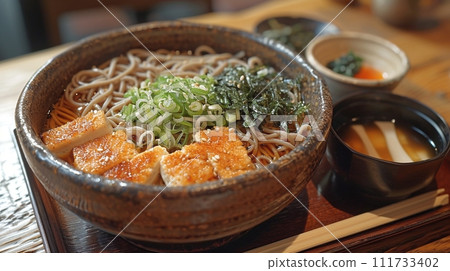 傳統日本蕎麥麵和烏龍麵套餐 111733402