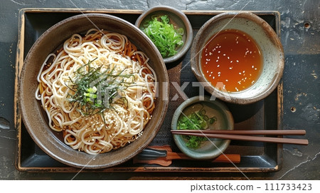 傳統日本蕎麥麵和烏龍麵套餐 111733423