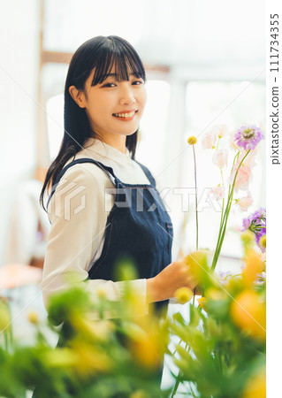 A woman working in a flower shop 111734355
