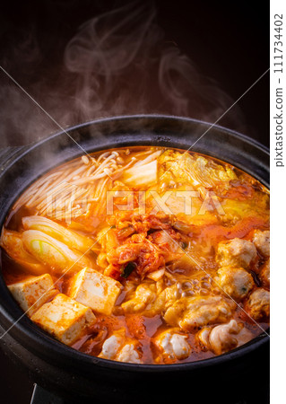 eat kimchi hotpot 111734402