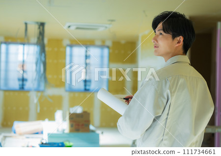 工人們在施工現場進行指導 111734661