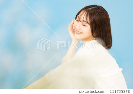 Young lady 20's beauty 111735878