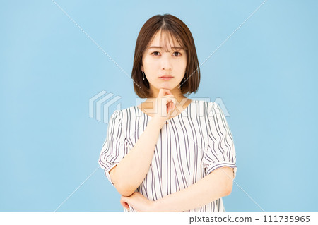 Young woman, 20s, casual, anxious Young woman, 20s, casual, anxious 111735965