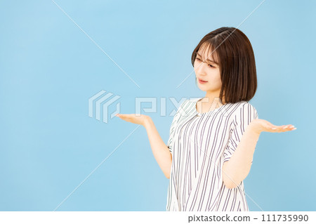 Young woman in her 20s beauty anxiety 111735990