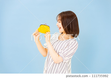 Young woman 20s money wallet 111735992