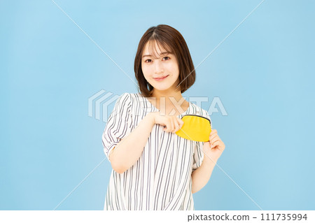 Young woman 20s money wallet 111735994