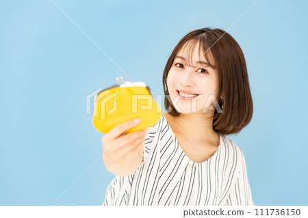 Young woman 20s wallet Young woman 20s wallet 111736150