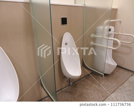 clean toilet 111736736