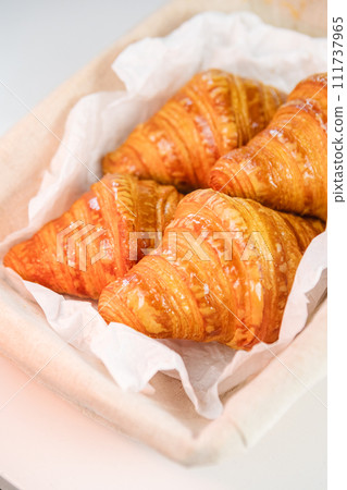 basket of fresh and crispy croissants 111737965