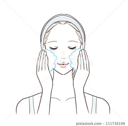 一個女人用大量泡沫洗臉 111738199